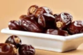 التمر للقطط: كل ما تحتاج معرفته عن فوائده لقطتك